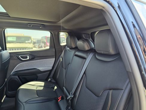 New 2026 Jeep Compass Latitude AWD/4WD image 23