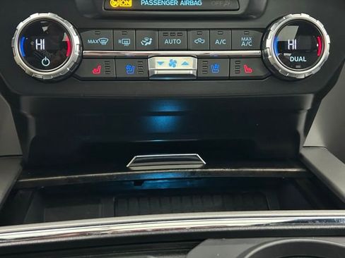 Used 2022 Ford F250 Lariat w/ Black Appearance Package image 24