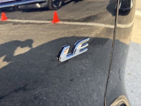 Used 2022 Toyota Corolla Cross LE image 9