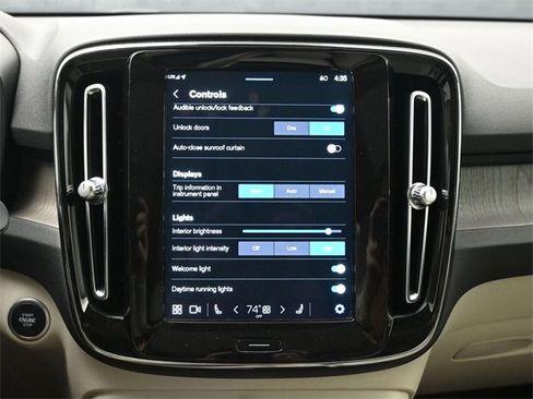 Used 2023 Volvo XC40 B5 Plus w/ Protection Package Premier image 18