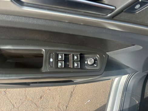 Used 2018 Volkswagen Atlas SE image 13