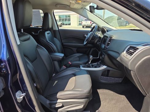 Used 2019 Jeep Compass Latitude w/ Cold Weather Group AWD/4WD image 15