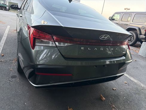 Used 2024 Hyundai Elantra Limited FWD image 6
