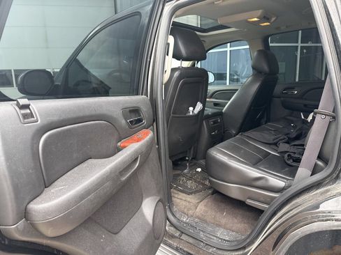 Used 2014 Chevrolet Tahoe LT w/ Luxury Package AWD/4WD image 22