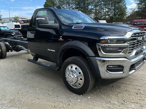 New 2025 RAM 5500 4x4 Regular Cab image 5
