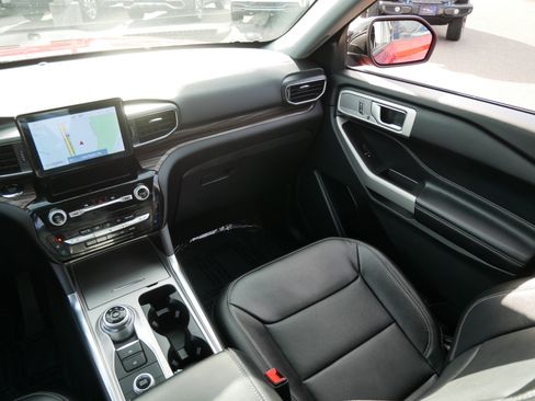 Certified 2022 Ford Explorer Limited w/ Equipment Group 301A image 11