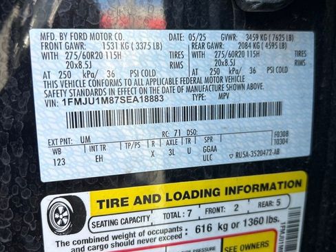 Used 2025 Ford Expedition Platinum AWD/4WD image 3