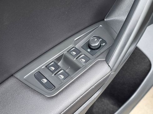 Used 2024 Volkswagen Tiguan S image 23