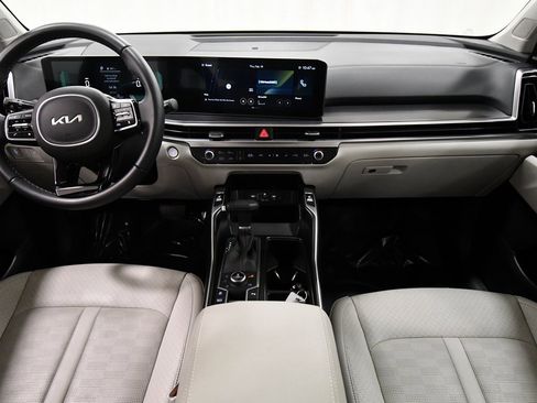 Certified 2025 Kia Sorento S w/ Panoramic Sunroof Package image 3