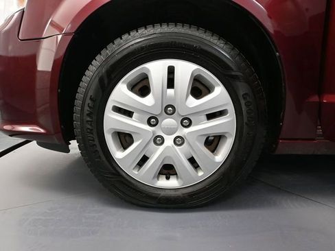 Used 2020 Dodge Grand Caravan SE w/ UConnect Hands-Free Group image 16