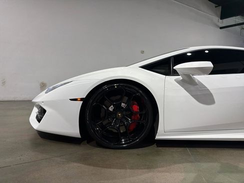 Used 2018 Lamborghini Huracan LP 580-2 RWD image 3