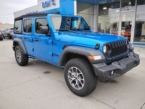 Used 2024 Jeep Wrangler Sport S image 3