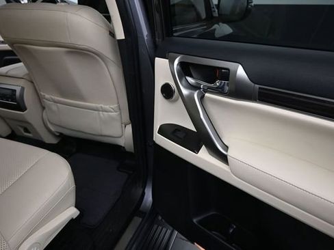 Used 2023 Lexus GX 460 Luxury w/ Sport Design Package AWD/4WD image 23