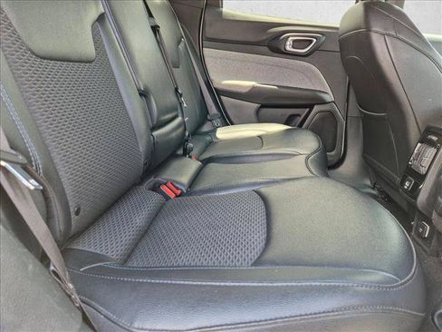 Used 2024 Jeep Compass Latitude AWD/4WD image 19