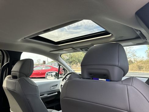 New 2025 Toyota Sienna XLE image 32