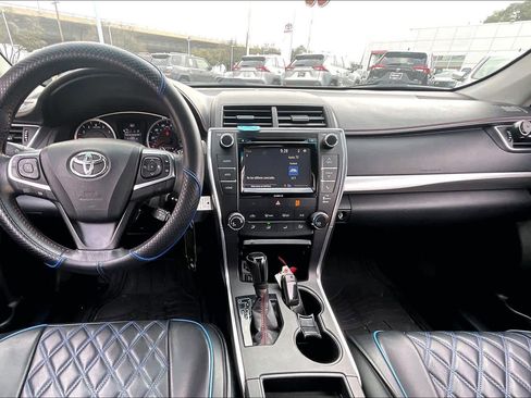 Used 2017 Toyota Camry SE image 15
