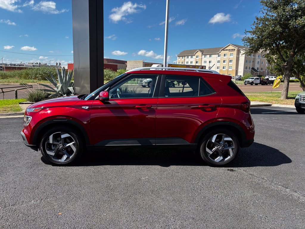 Used 2025 Hyundai Venue Limited FWD image 2