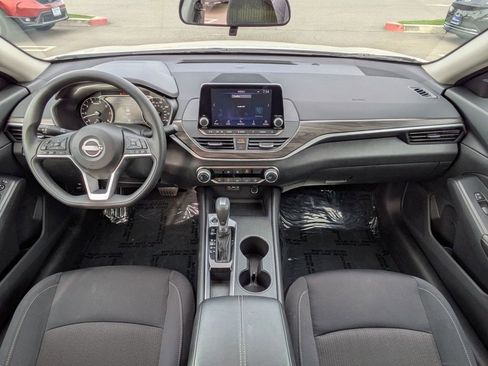 Used 2025 Nissan Altima 2.5 SV FWD image 23
