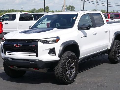 Used 2024 Chevrolet Colorado ZR2 w/ Technology Package AWD/4WD image 9