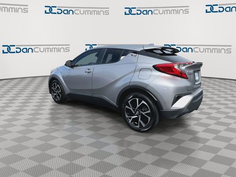 Used 2019 Toyota C-HR XLE FWD image 6