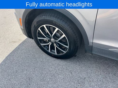 Used 2021 Volkswagen Tiguan SE w/ Panoramic Sunroof Package FWD image 10