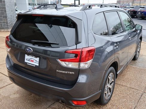 Used 2023 Subaru Forester Premium image 6