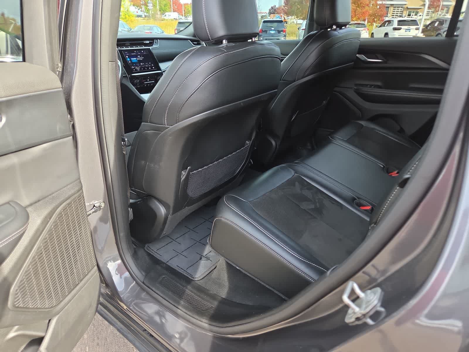 Used 2024 Jeep Grand Cherokee Altitude AWD/4WD image 20