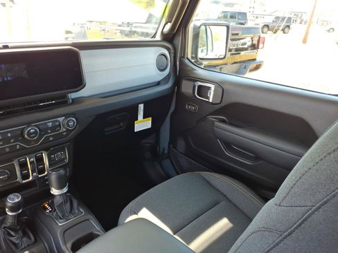 New 2026 Jeep Gladiator Sport AWD/4WD image 17