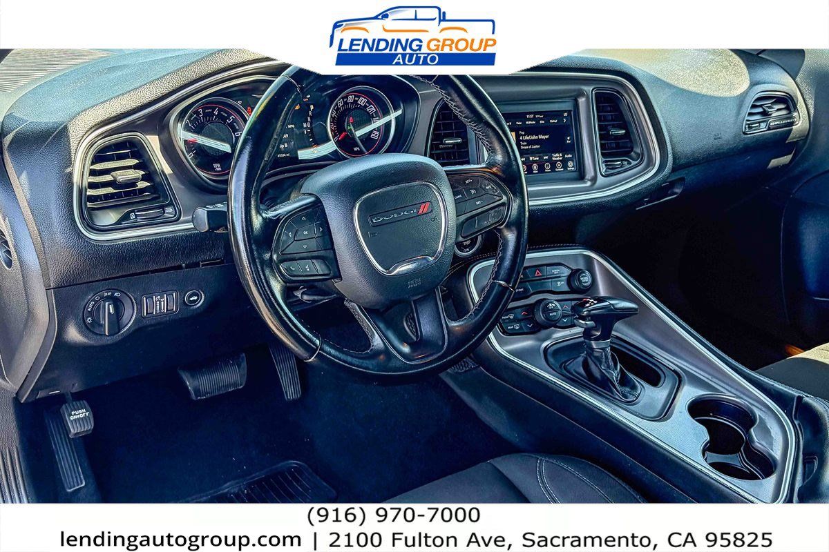 Used 2022 Dodge Challenger SXT RWD image 11