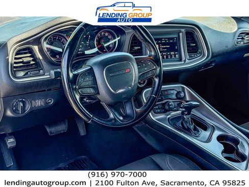 Used 2022 Dodge Challenger SXT RWD image 11
