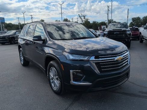 Used 2022 Chevrolet Traverse LT FWD image 12
