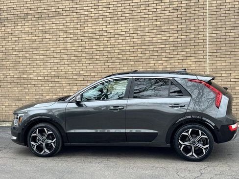Used 2023 Kia Niro EX Touring FWD image 32