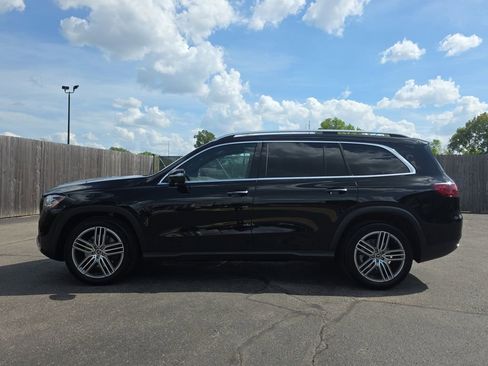 Used 2025 Mercedes-Benz GLS 450 4MATIC image 2