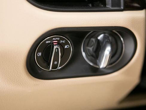 Certified 2024 Porsche Macan AWD/4WD image 26