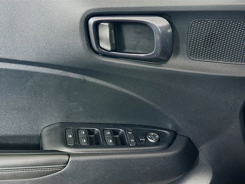 Certified 2023 Hyundai Venue Limited w/ Cargo Package image 18