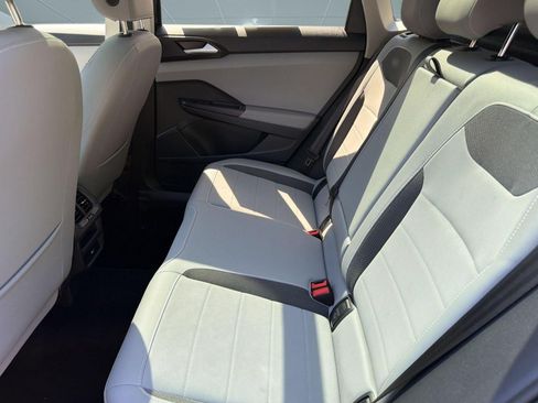 Used 2023 Volkswagen Taos SE w/ Panoramic Sunroof Package FWD image 22