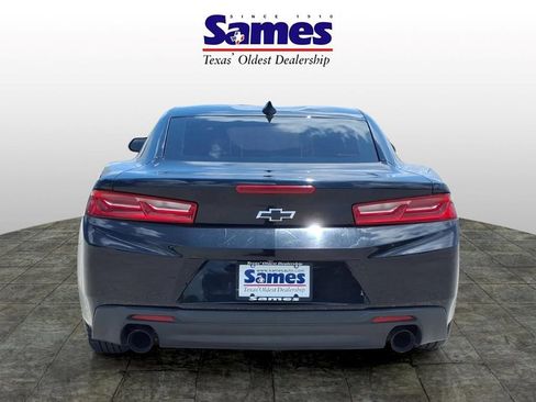 Used 2018 Chevrolet Camaro LT RWD image 4