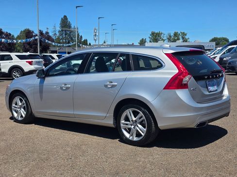 Used 2015 Volvo V60 T5 Premier FWD image 2