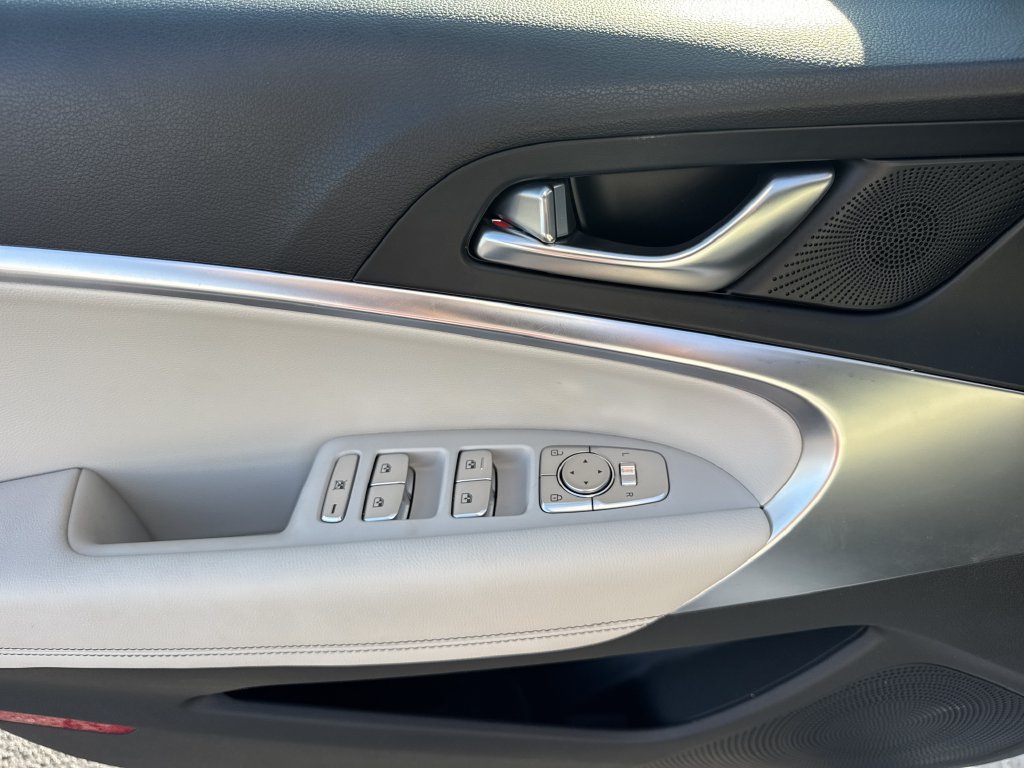 Used 2025 Genesis G70 2.5T RWD image 10