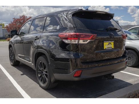 Used 2019 Toyota Highlander SE w/ Nightshade Edition AWD/4WD image 4