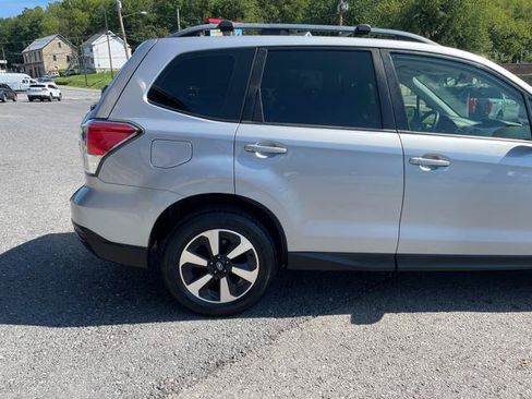 Used 2017 Subaru Forester 2.5i w/ Alloy Wheel Package AWD/4WD image 7