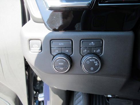 Certified 2023 Chevrolet Silverado 1500 LT AWD/4WD image 15