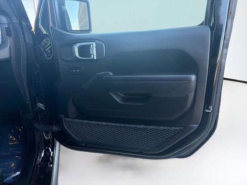 Used 2025 Jeep Wrangler Sport AWD/4WD image 27