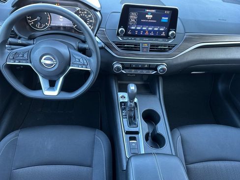 Used 2025 Nissan Altima 2.5 SV AWD/4WD image 14