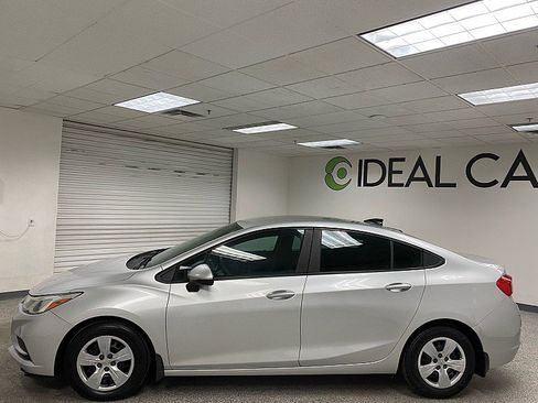 Used 2017 Chevrolet Cruze LS image 8