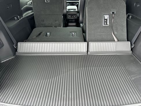 New 2025 Chevrolet Traverse LT w/ Enhanced Driving Package image 17