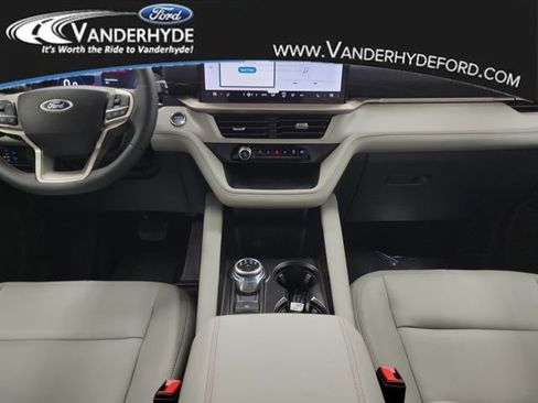 New 2026 Ford Explorer Active w/ Active Comfort Package AWD/4WD image 16