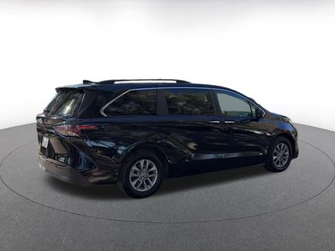 Used 2023 Toyota Sienna XLE image 15