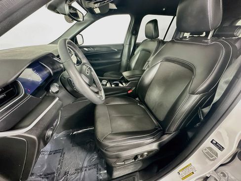 Certified 2023 Jeep Grand Cherokee Altitude AWD/4WD image 32