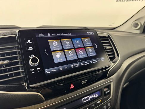 Used 2025 Honda Ridgeline Sport image 25